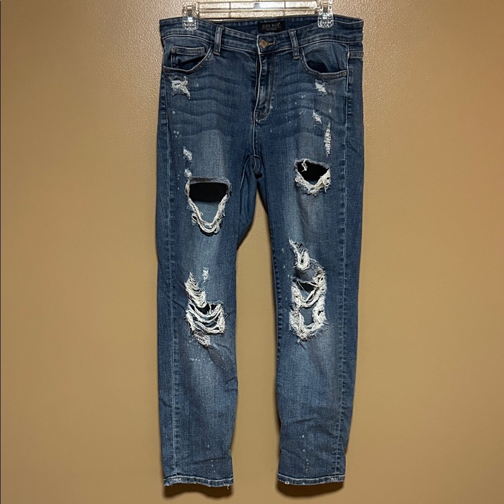 Judy Blue Distressed Boyfriend Jeans in Blue
